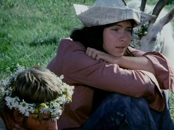 Если есть народное кино, то к нему в первую очередь относится фильм "Афоня". Комедия про обычных людей, которыми мы и являемся. А сколько там фраз, ушедших в народ!-7