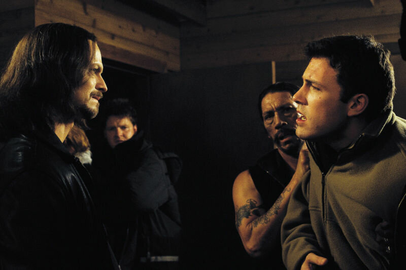 власть огня фильм 2002. мэттью макконахи власть огня. скалолаз фильм 1993 сильвестр сталлоне. педро паскаль тройная граница. парк юрского периода 1993.