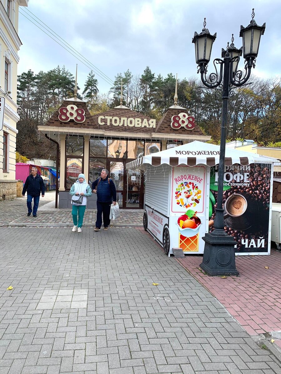 Столовая рядом с Октябрьскими ваннами