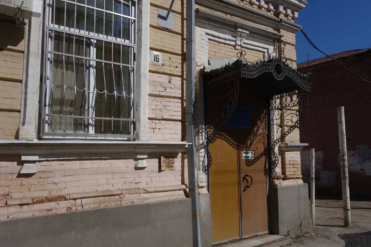 часть 2 Современность В здании на Радищева сегодня - Кировский отдел по вопросам миграции. Здание является объектом культурного наследия регионального значения.