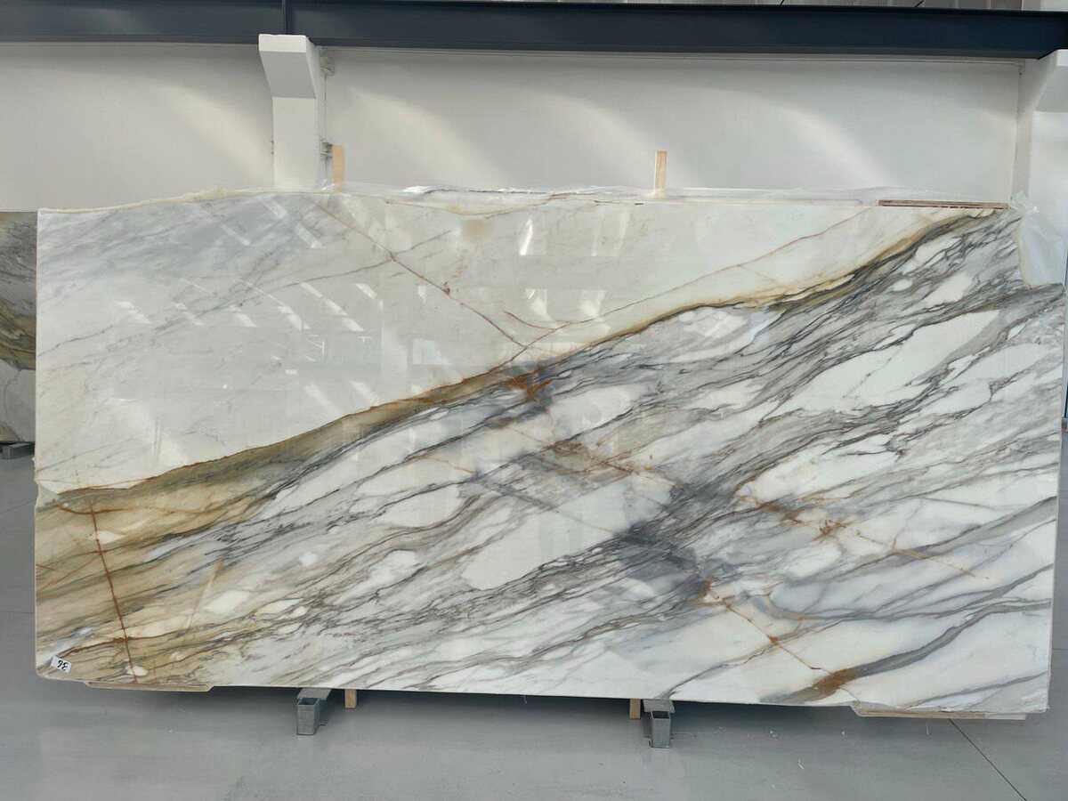 Итальянский мрамор Calacatta Borghini В НАЛИЧИИ