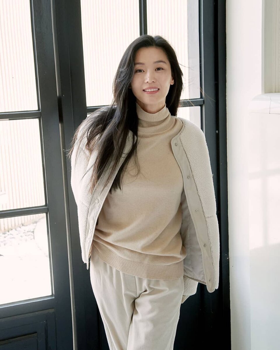 Южнокорейская актриса Чон Джихён (전지현) + фото мужа + фото со свадьбы