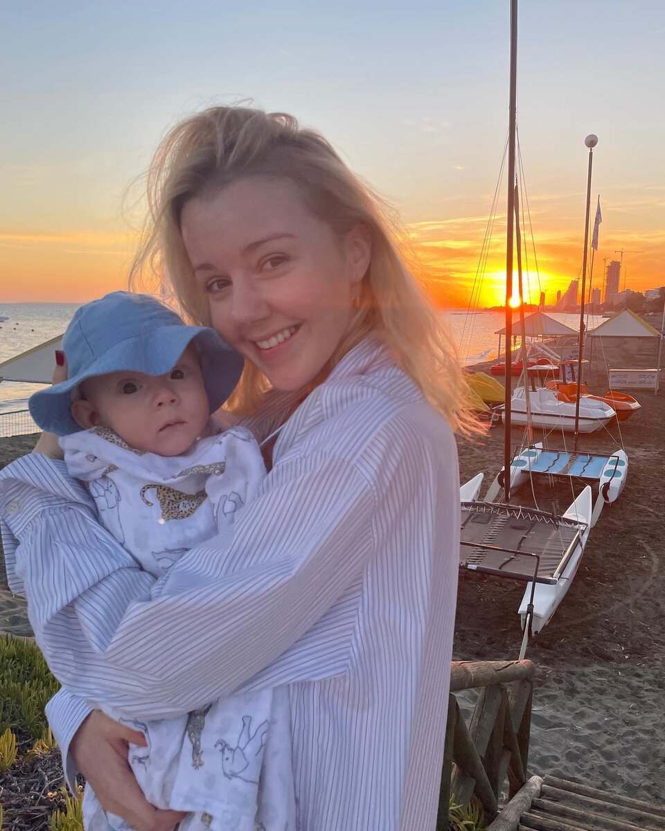 Юлианна Караулова с сыном