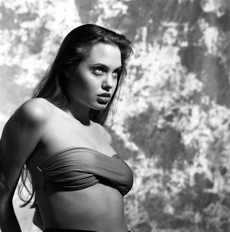 Анджелина Джоли в юности. Фото: kinopoisk.ru 