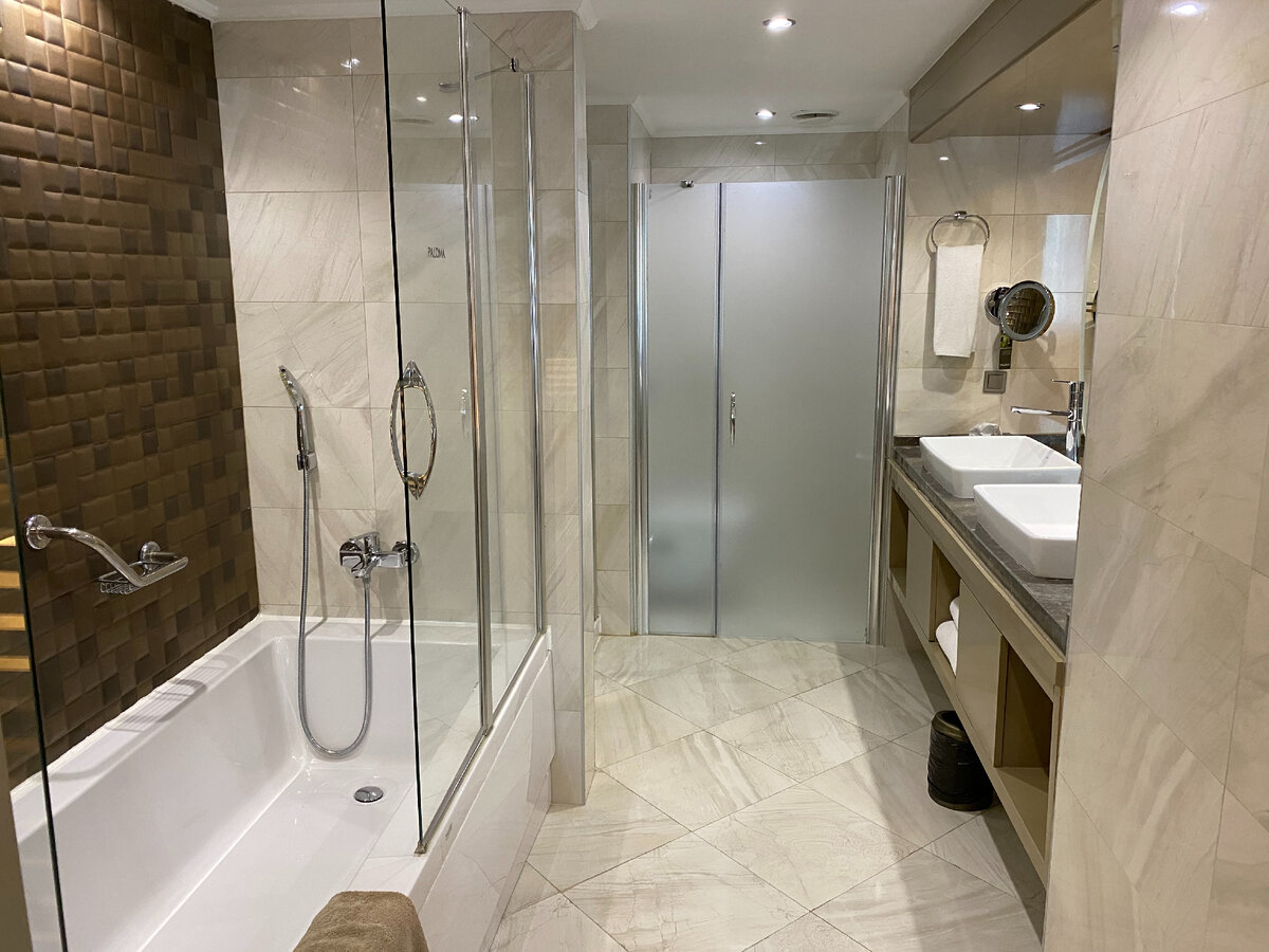 Комната плавно перетекает в ванную... Фото автора