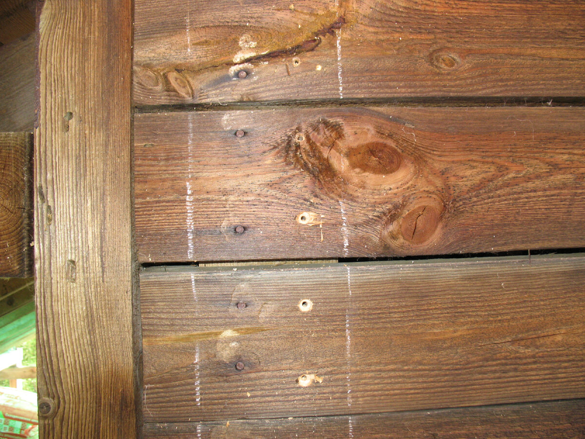 Отверстия под дополнительное крепление саморезами