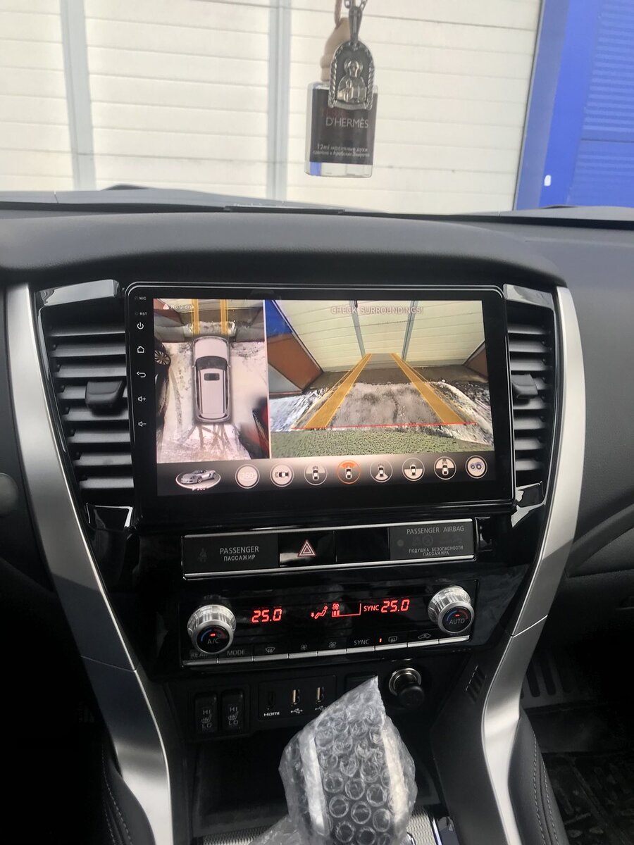 Обзор по периметру кузова.