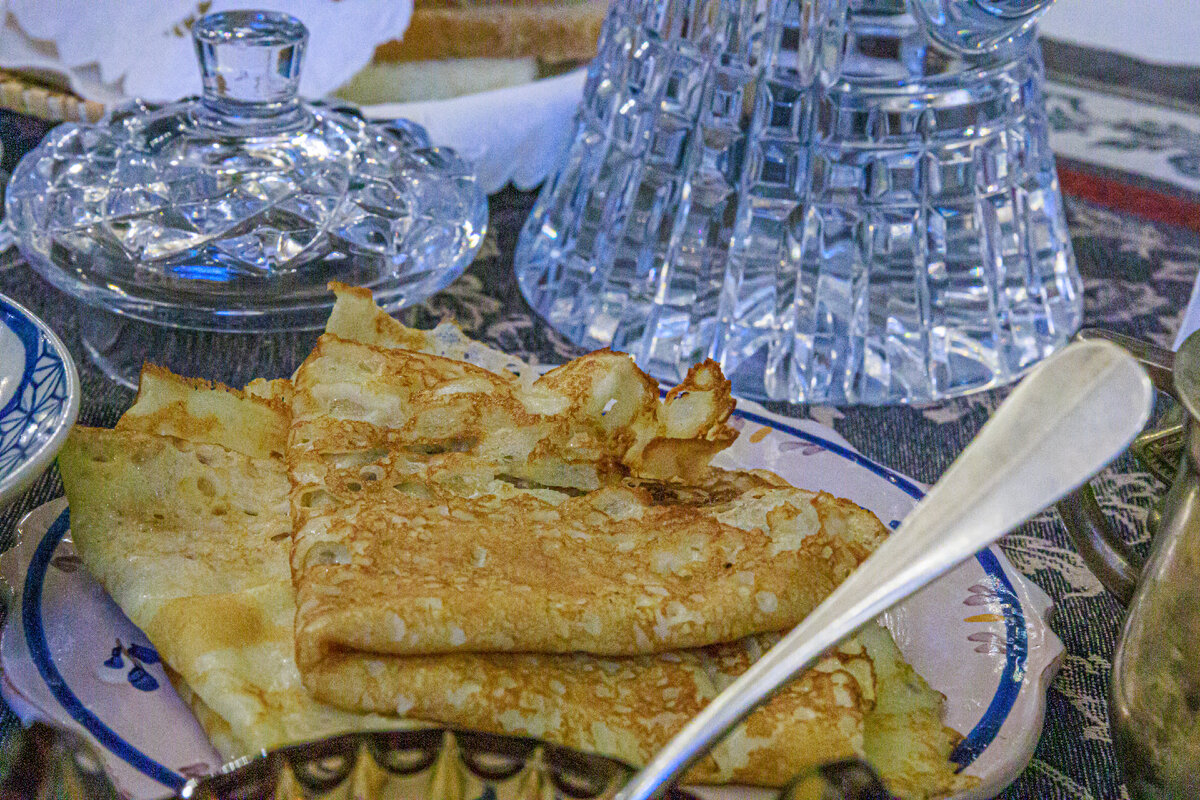 Блины. Легкие, ажурные, как у бабушки. Можно есть тоннами. 