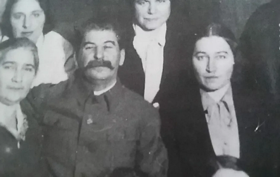 Благосклонность вождя к Полине Жемчужиной длилась недолго.