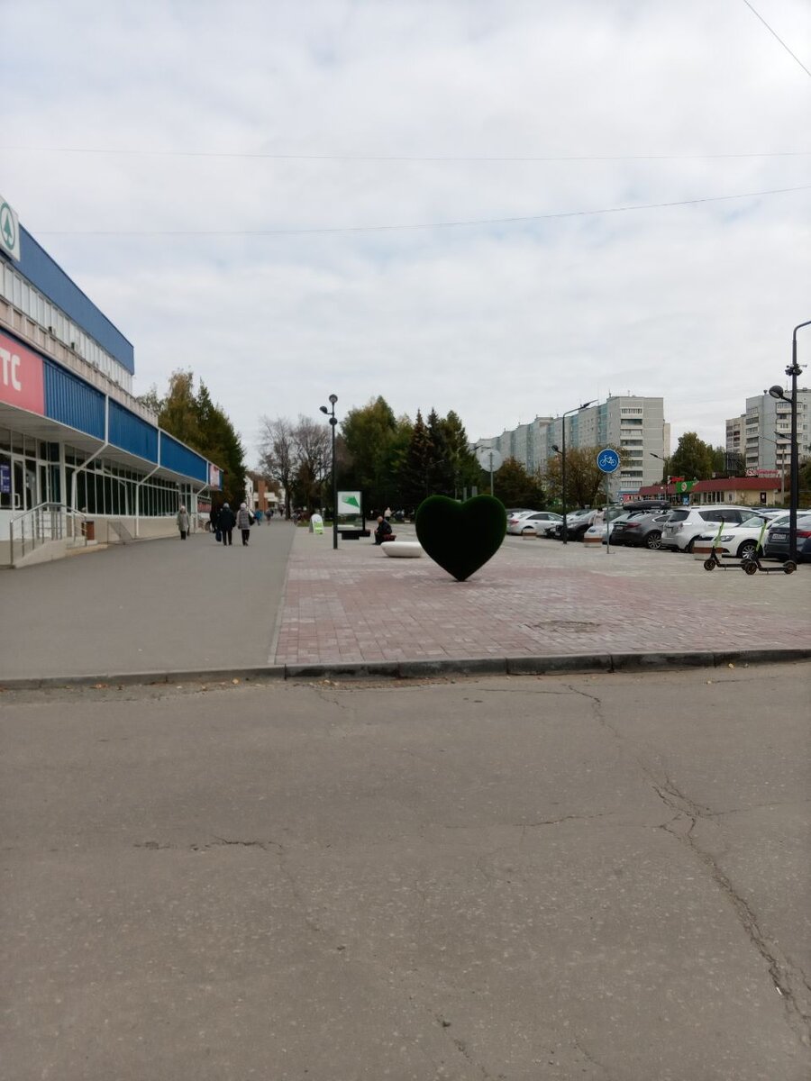 Вход обозначен вот таким сердцем.