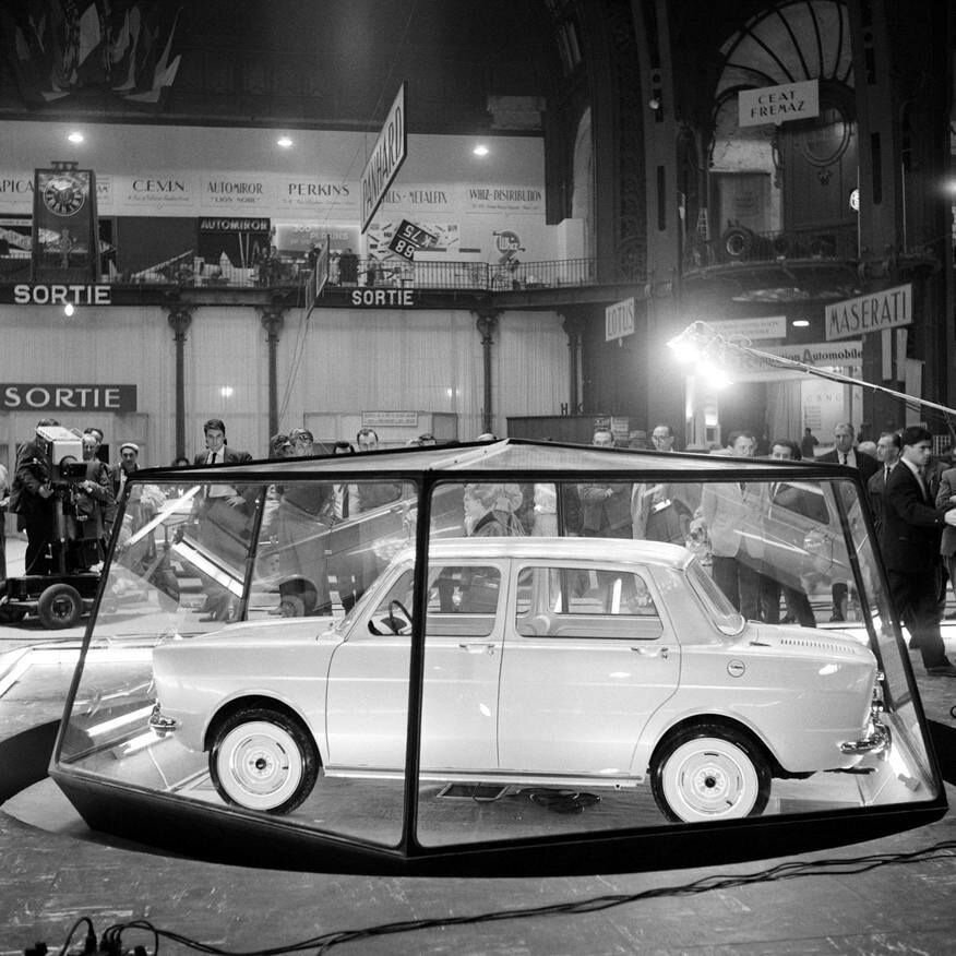 Дебют на Парижском автосалоне осенью 1961 года