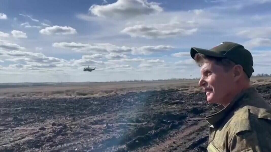     Губернатор Приморского края Олег Кожемяко встретился с мобилизованными в 60-й бригаде 5-й армии и передал им необходимое снаряжение. Теперь у военнослужащих появились новые дроны, тепловизоры, ночные прицелы и рации, аккумуляторы.