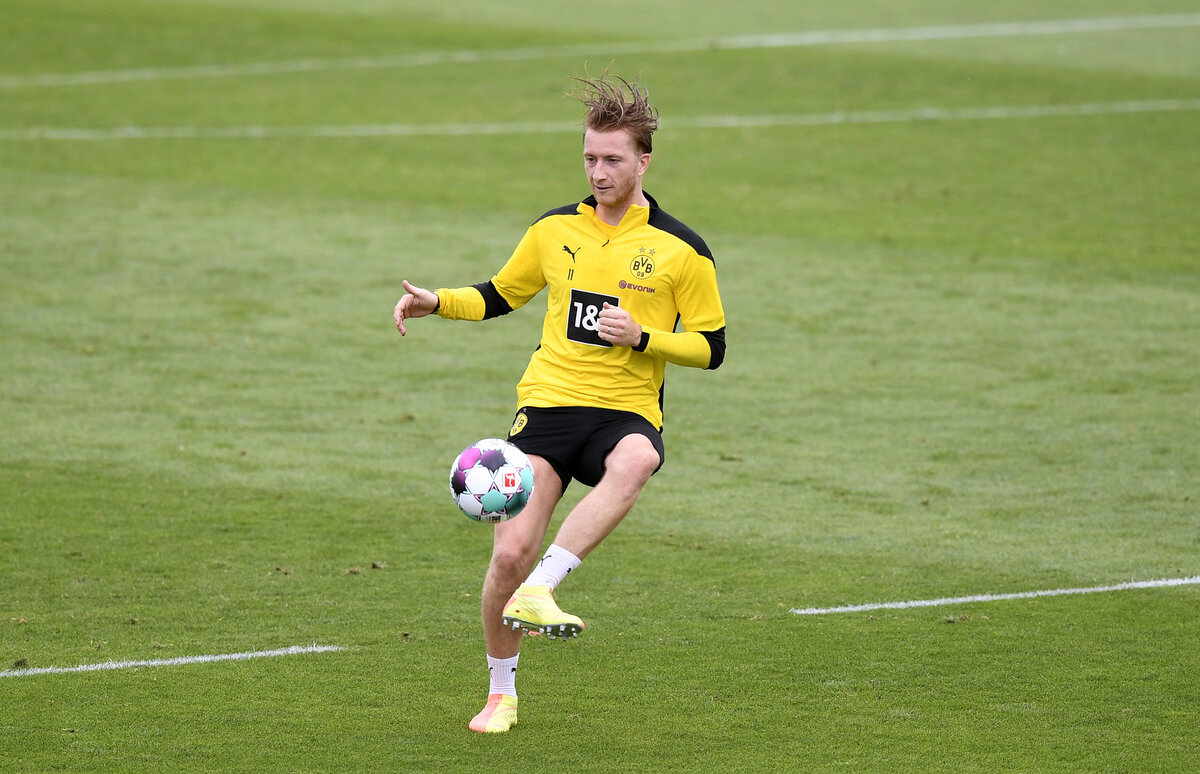 Ройс работал десяток часов с утра и до поздней ночи прежде чем его начали выпускать в основном составе молодежки