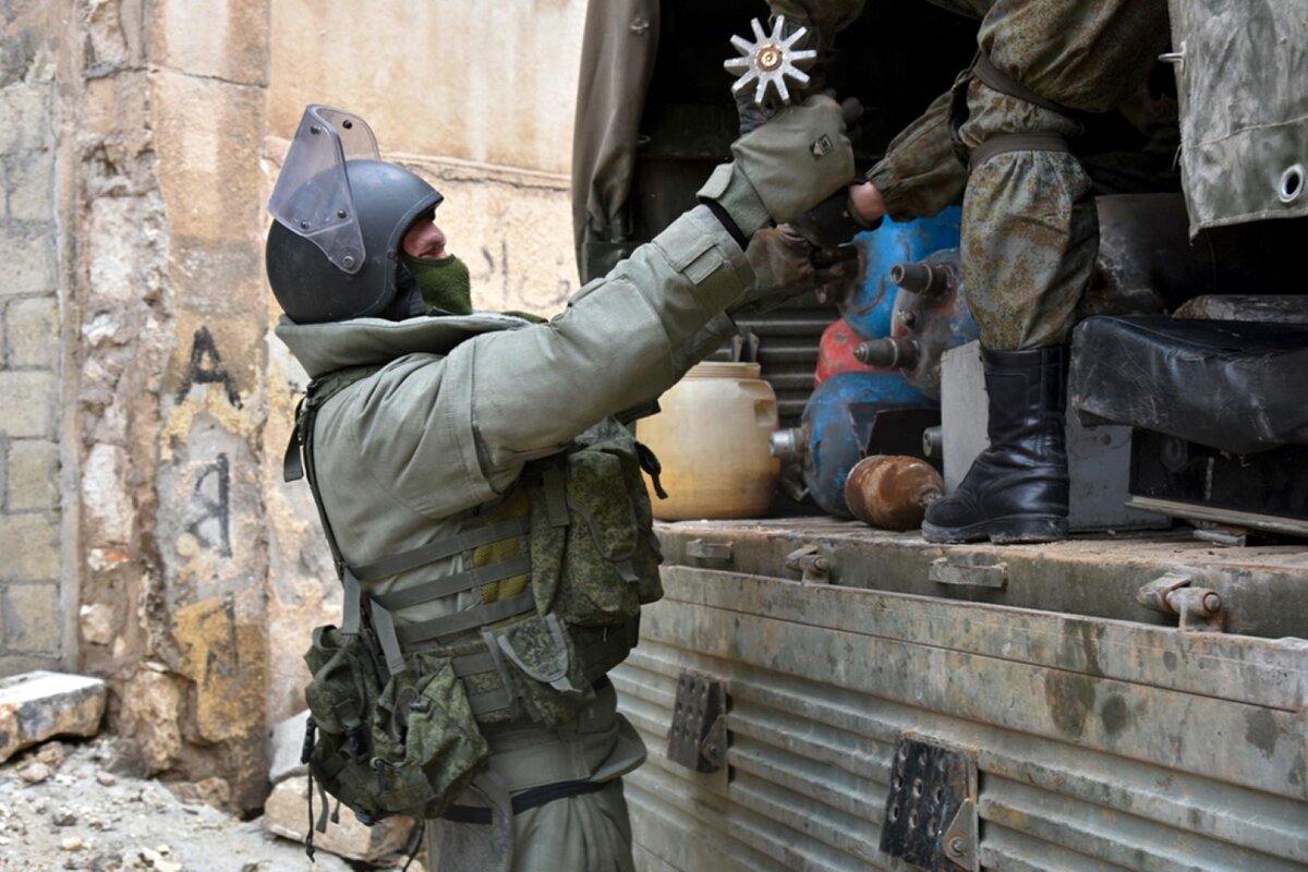 Особенность кассетных боеприпасов – это огромная площадь поражения.  Фото: syria.mil.ru