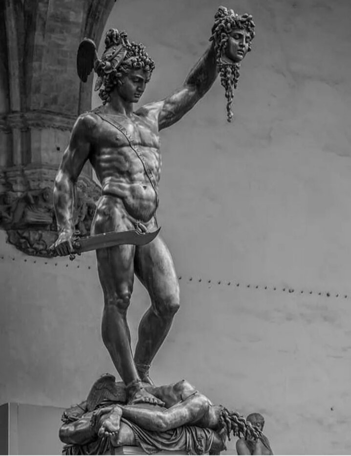 "Персей с головой Медузы Горгоны". Персей один из известных героев греческой мифологии. 