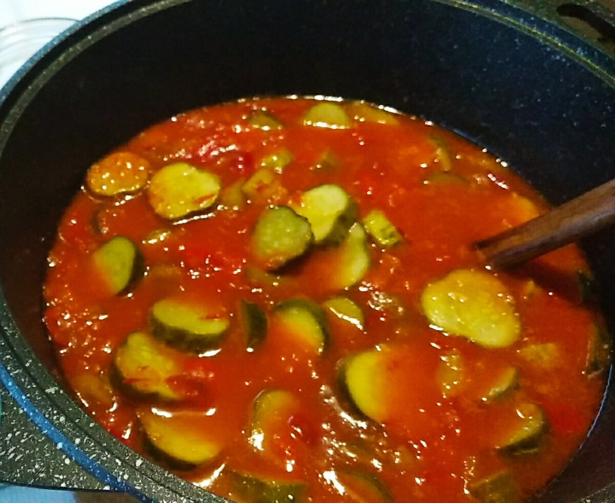 Лечо из огурцов 🥒 с помидорами 🍅 и перцем 🌶️. Относится к таким  заготовкам, которые хочется повторять каждый год. | Мои Рецептики | Дзен