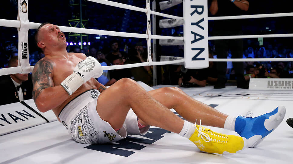 Фото: Gabriel Kuchta / Getty Images📷Александр Усик (на фото) в бою с Даниэлем Дюбуа побывал в очень неприятной ситуации после пропущенного в пятом раунде удара, который, на его счастье, рефери посчитал пришедшимся ниже пояса