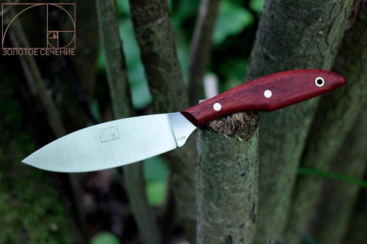 «Канадский поясной нож, модель №1» с прямыми спусками от обуха, изготовленный мастерской «Золотое Сечение» на базе Канадского поясного ножа Д.Расселла, модели №1.