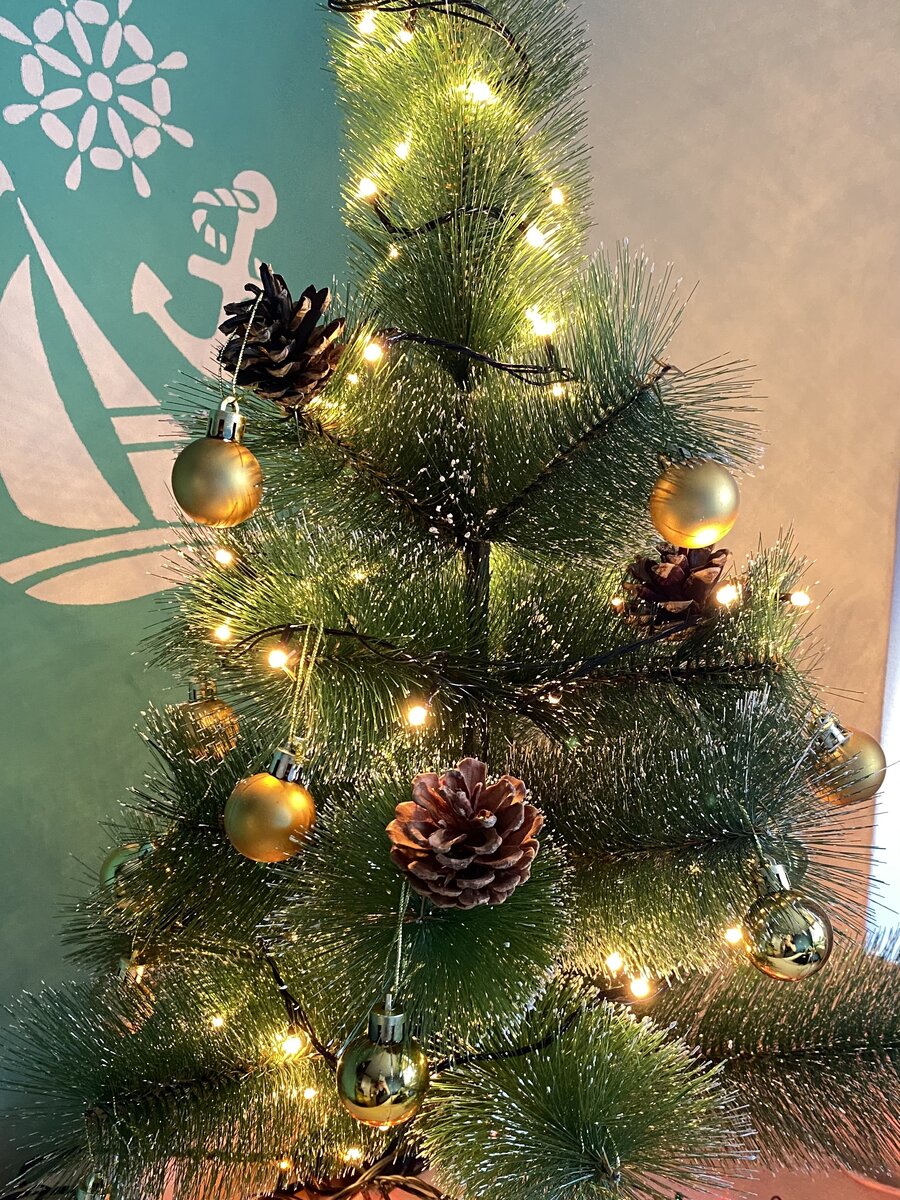 Без подарков ёлка не нужна?