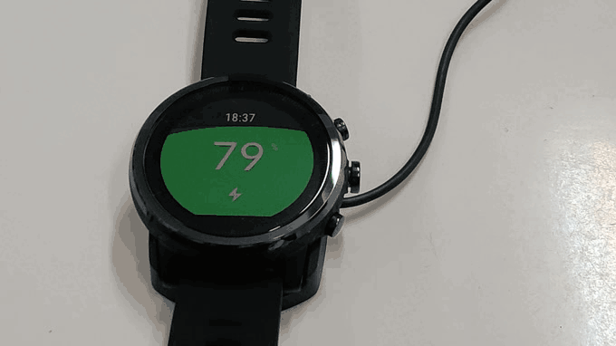 Процесс зарядки анимирован и с 0 до 100 занимает примерно 2 часа