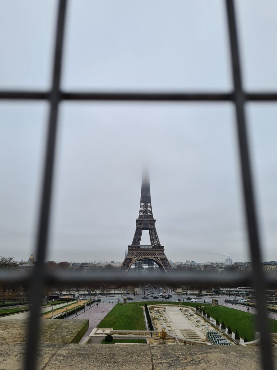 300-метровая башня, которая у каждого человека ассоциируется с Францией.