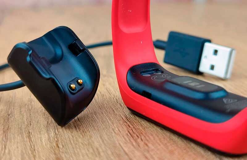 Фитнес браслет galaxy fit 2. Galaxy Fit 2 зарядка. Автономность галакси фит 2. Автономность галакси фит.