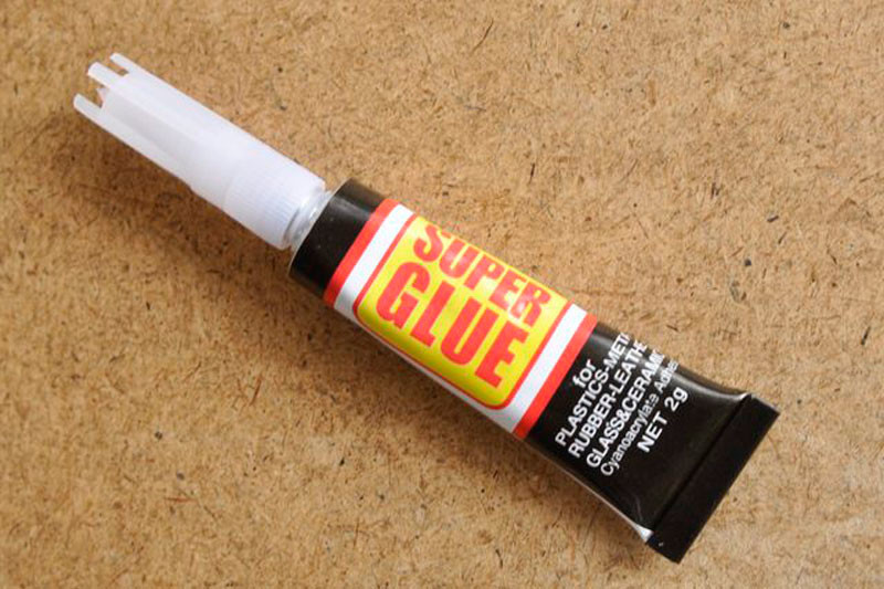 Super Glue. Тюбик суперклея. Клей супер Глю. Первый суперклей.