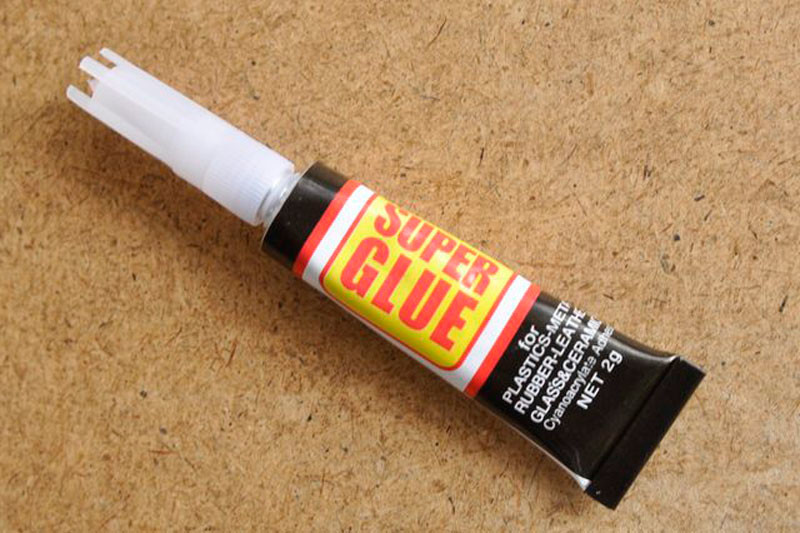 Суперклей. Super Glue. Тюбик суперклея. Клей супер Глю. Первый суперклей.