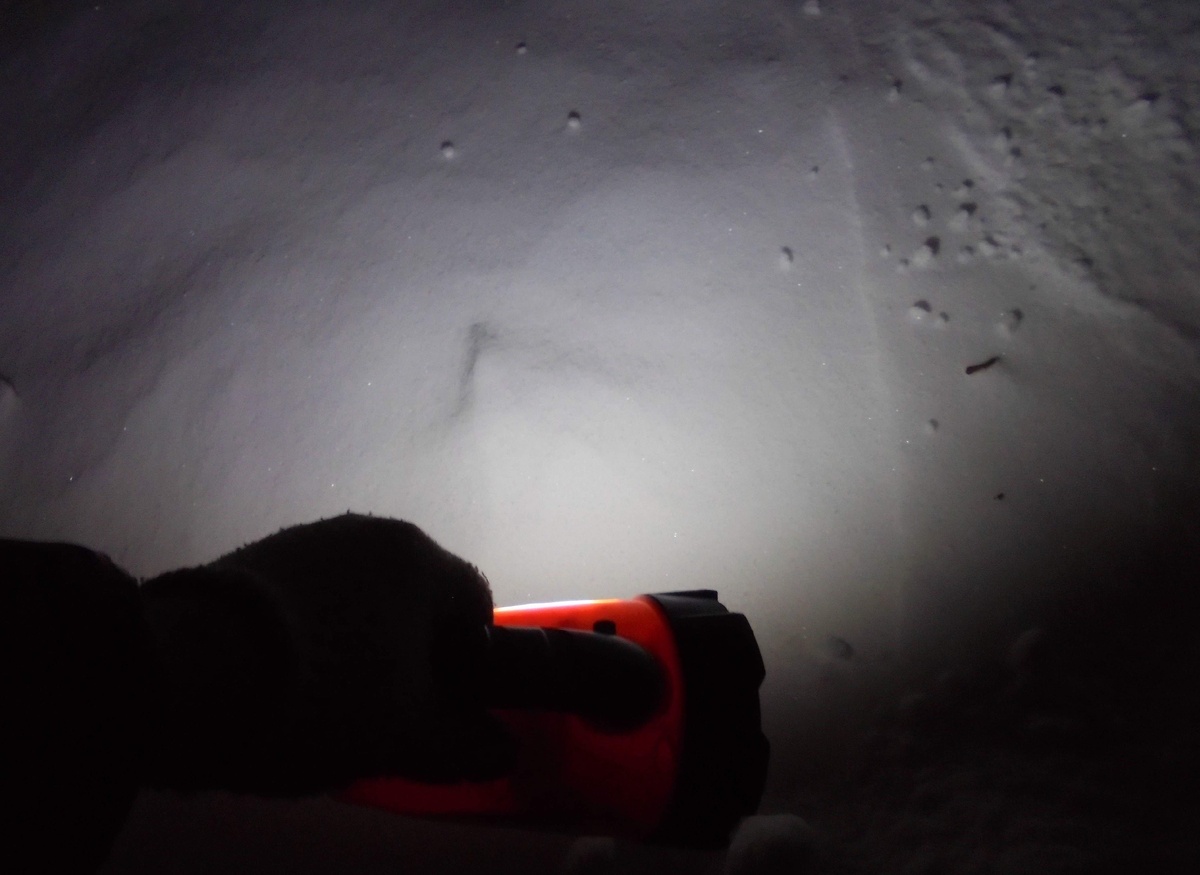 Работа левого бокового LED излучателя рассеянного освещения на ближнем расстоянии —>