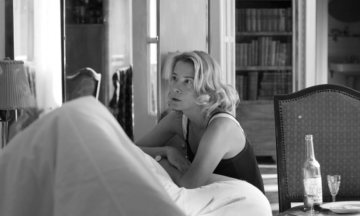 Кадр из фильма «Дорогие товарищи!» 