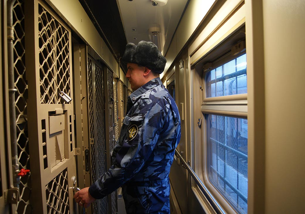 пропускать тесный. правило поведения в транспорте. пропускать тесный. пропускать тесный. уступить место в транспорте.