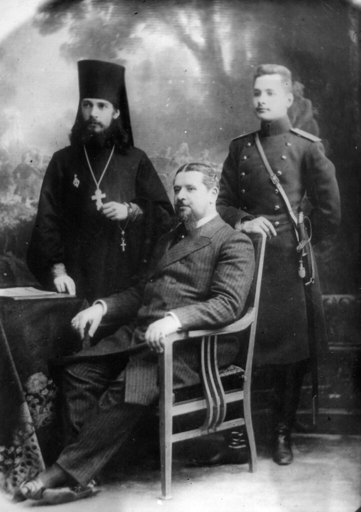 Иеромонах Алексий (Симанский) с отцом и братом Андреем. 1904 г. (ЦАК МДА )