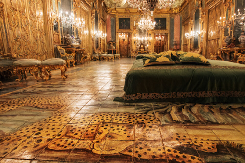 Зал с леопардами