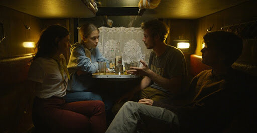 кадр из сериала "Топи"