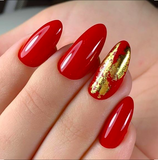 фото маникюр красно золотого цвета | двухцветный дизайн ногтей