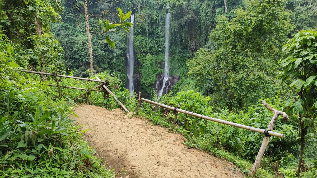Это же так здорово ездить по миру и смотреть места!!!!