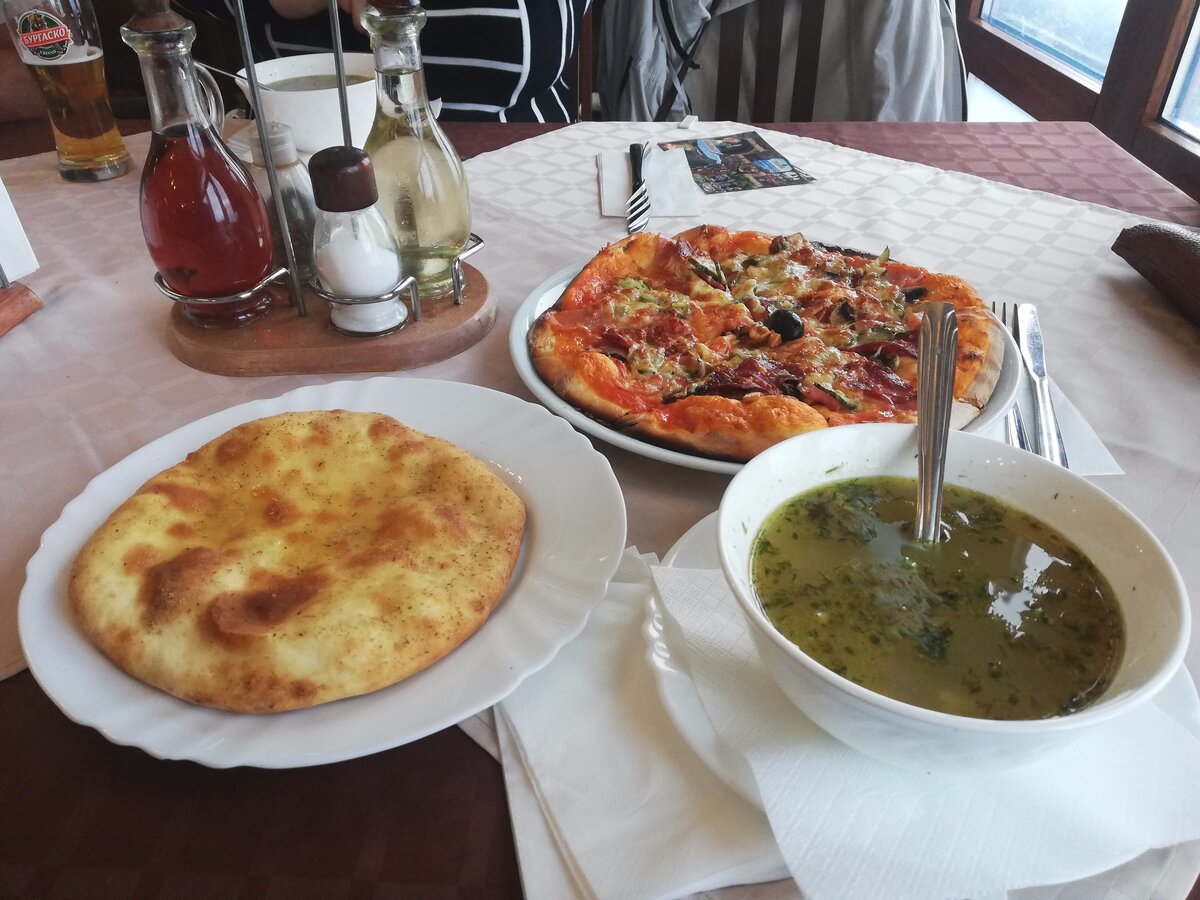 Этот суп мы заказали в механе Старого Несебра. Очень понравился.