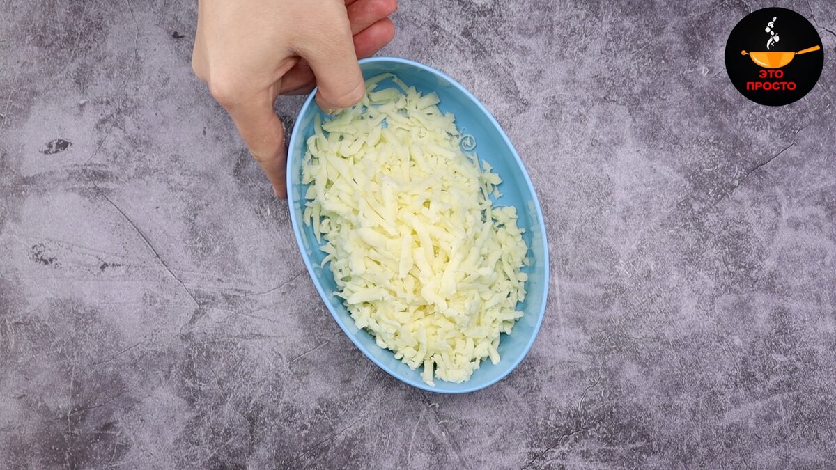 Вкус этих блинчиков свёл всех в моей семье с ума! Сегодня мы приготовим особенные блинчики, но они не простые! Простые так не получится завернуть... Когда сама их попробовала - была очень удивлена.-6-2