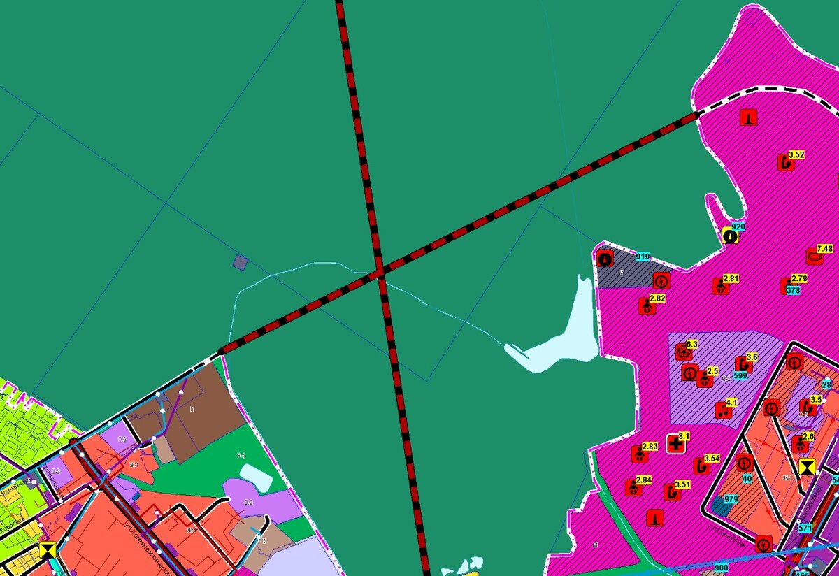 Дорога, о которой идёт речь проходит с левого нижнего угла на правый верхний