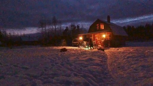 СЕМЬЯ ЖИВЁТ В ЛЕСУ В ИЗБУШКЕ ОХОТНИКА. ГОТОВИМ ПИЩУ НА УЛИЦЕ НА КОСТРЕ. УЕХАЛИ ИЗ ГОРОДА И. ЖИЗНЬ В ТАЁЖНОЙ ГЛУШИ