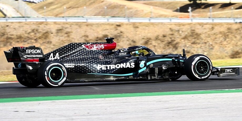 Льюис Хэмилтон за рулём Mercedes на Гран-при Португалии 2020