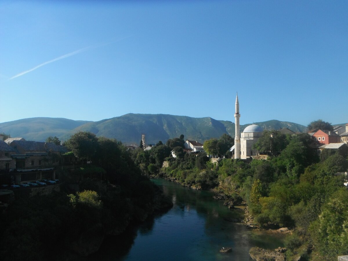В городе Мостар, вид на мечеть в мусульманской части города. Фото из личной коллекции