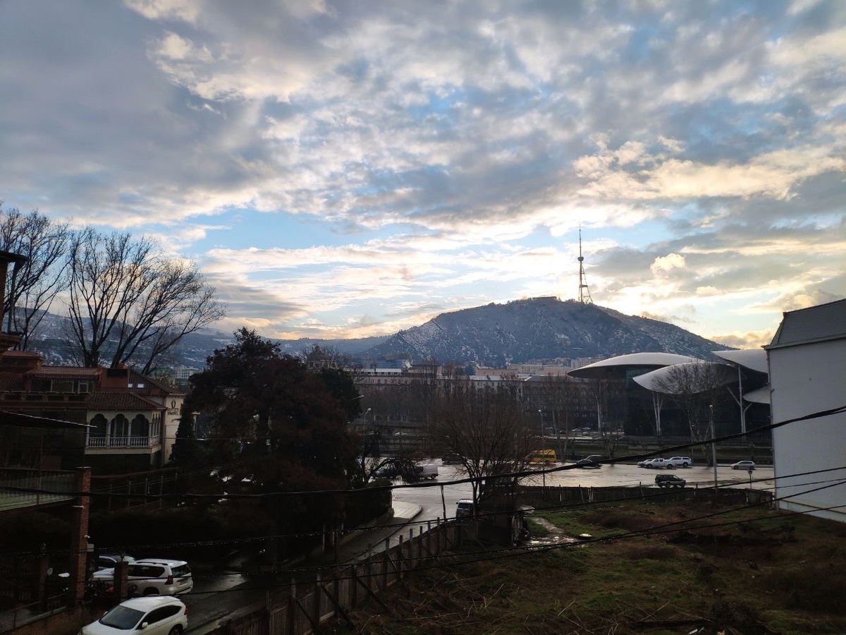 Вечерний  вид из нашего отеля.