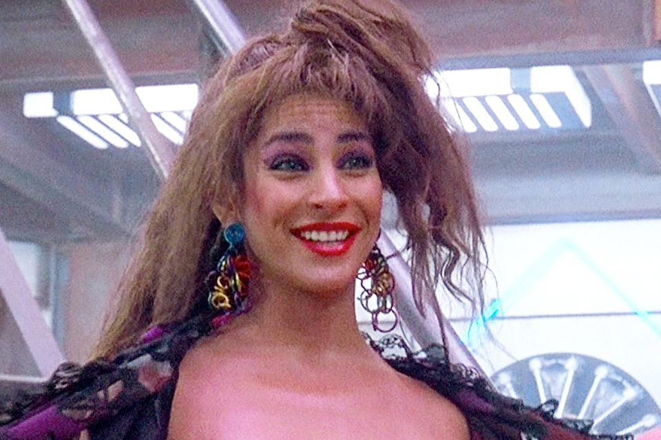 Люсия Нафф в фильме «Вспомнить всё»