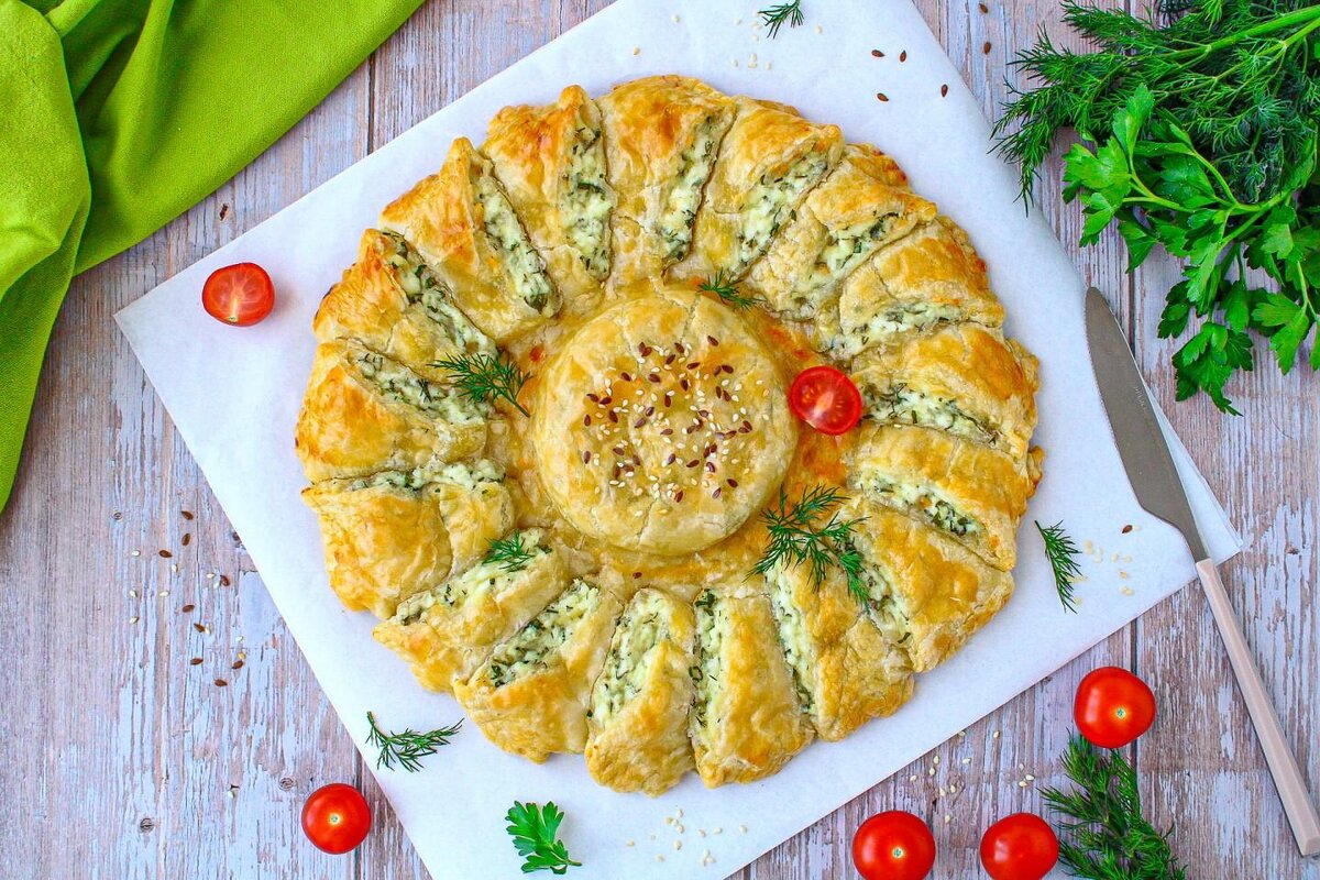 Слоёный пирог с сыром и зеленью