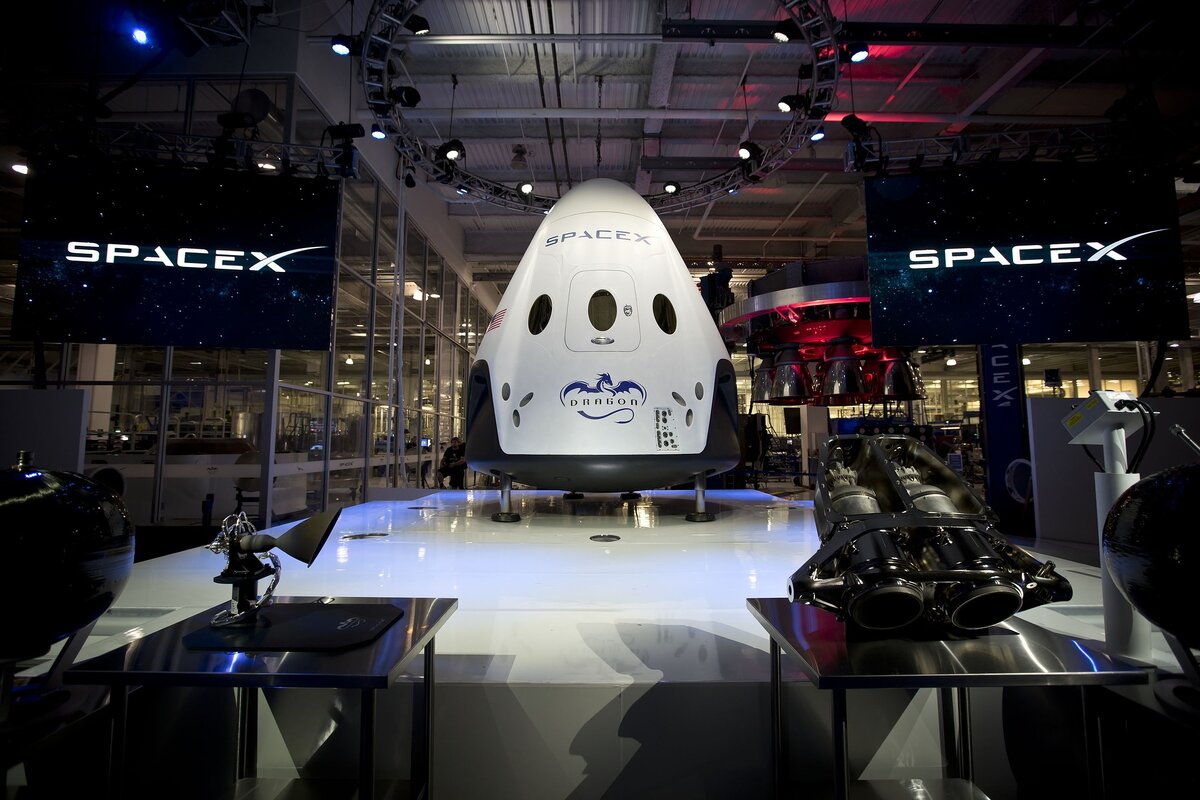 Изображение на SpaceX-снимки из Pixabay 