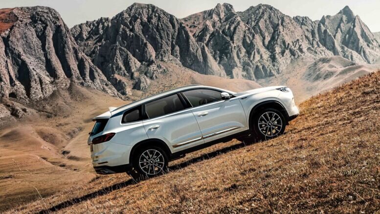 На фото: кроссовер Chery Tiggo 8 Pro.
