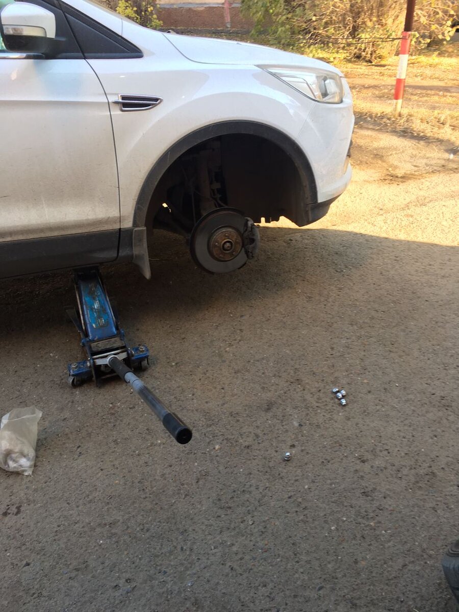 "Даже опытные водители забывают": что нужно сделать до "переобувки"