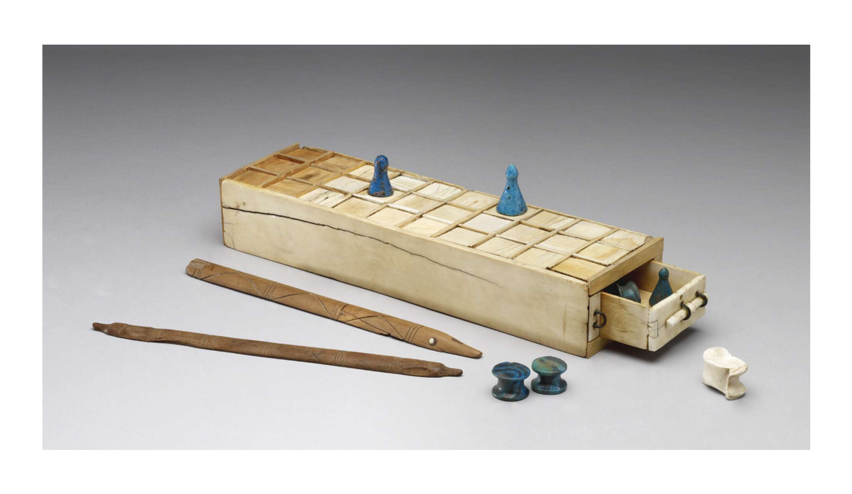Доска для игры в сенет. Египет, XV век до н.э. © The Trustees of the British Museum