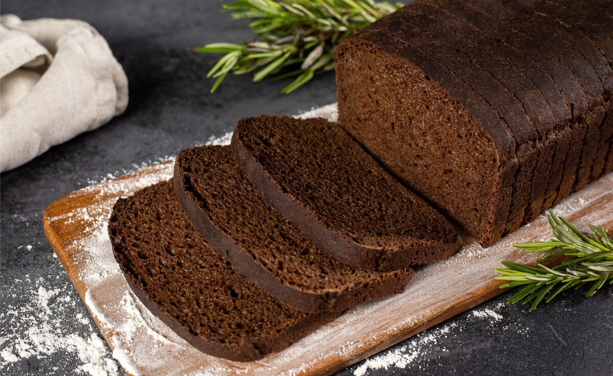 Хлеб «Ржаной край» и многие другие виды продаются в красивой фирменной упаковке комбината «Русский хлеб»